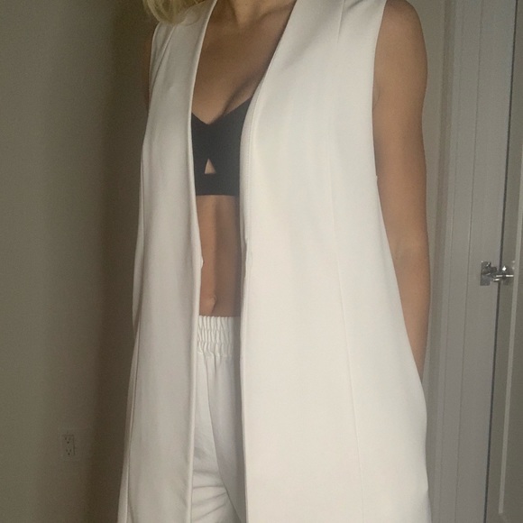 White tailored Vest - Picture 2 of 3
